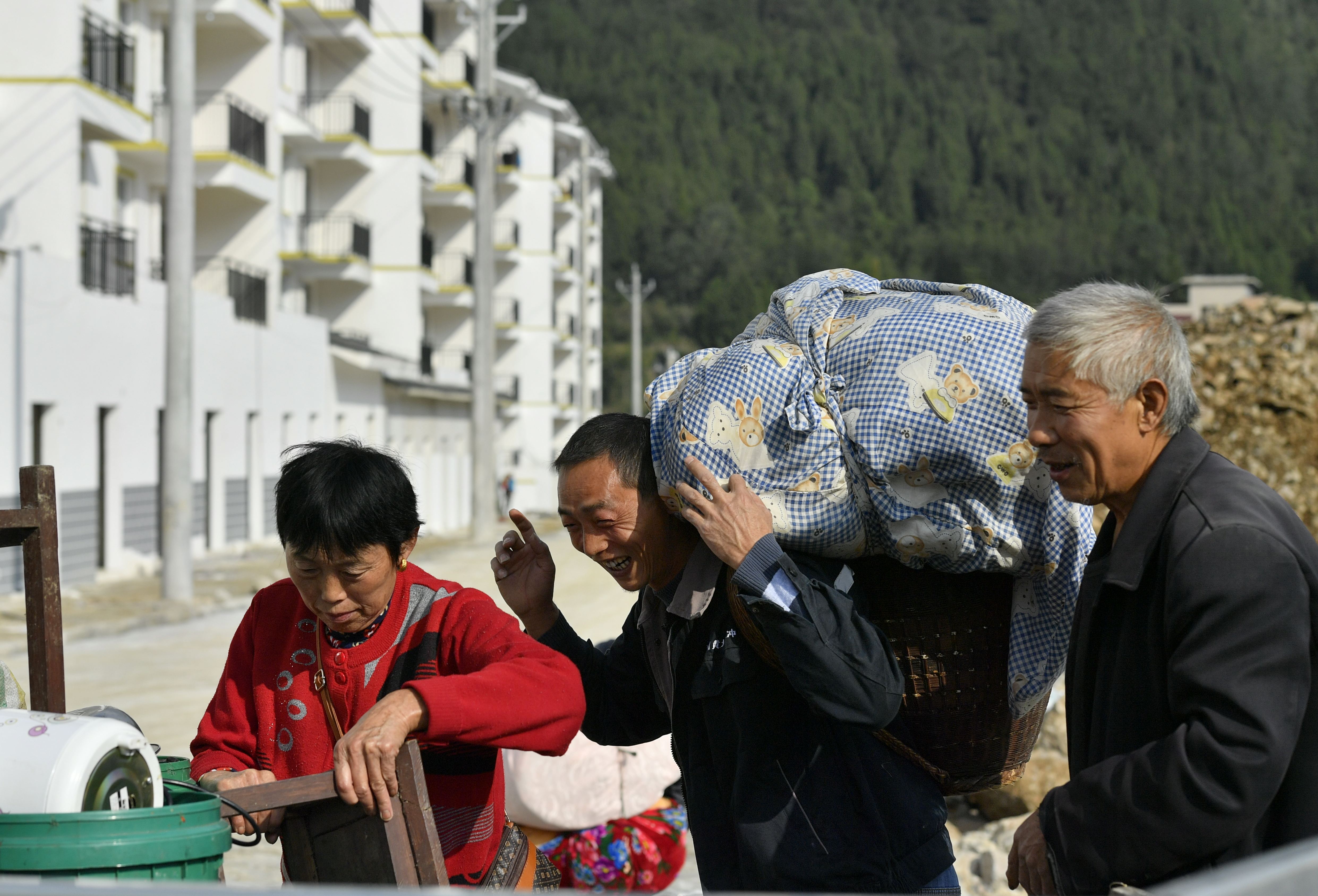 探访鄂西山区易地扶贫搬迁安置小镇(5)