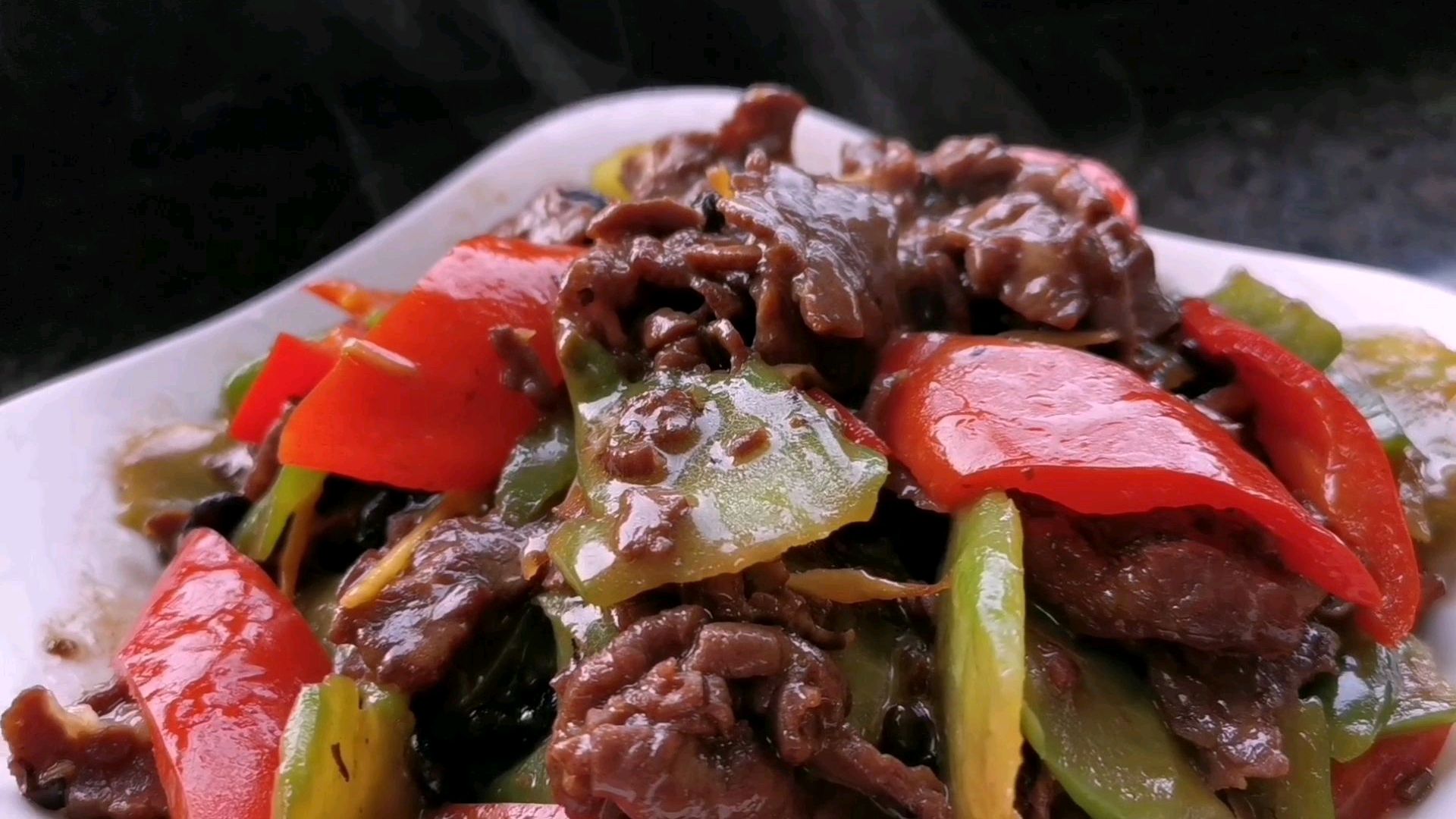广式苦瓜炒牛肉做法有小诀窍,牛肉鲜香嫩滑,简单易做你学会了吗