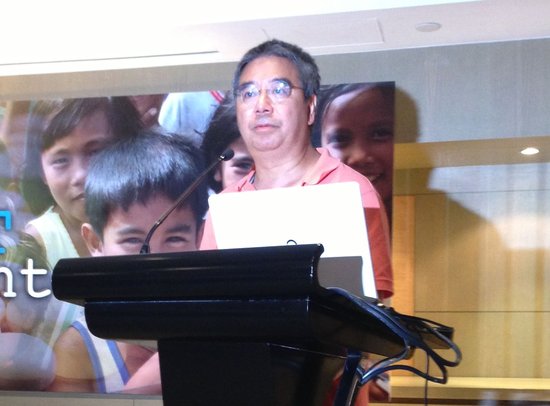 郑家成 02 邝美云有敏锐的商业嗅觉,邝美云的商业之路,是从房地产开始