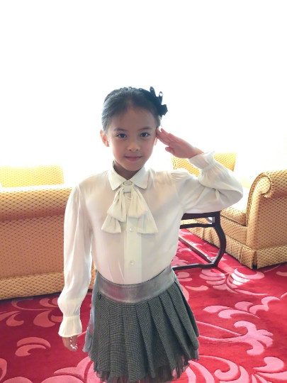 刘涛的女儿王紫嫣,竟然10岁了,颜值和妈妈有的一拼!