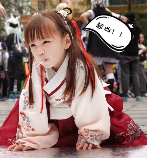 继裴佳欣之后,"汉服小萝莉"在抖音火了,网友:别想骗我生女儿 转载自