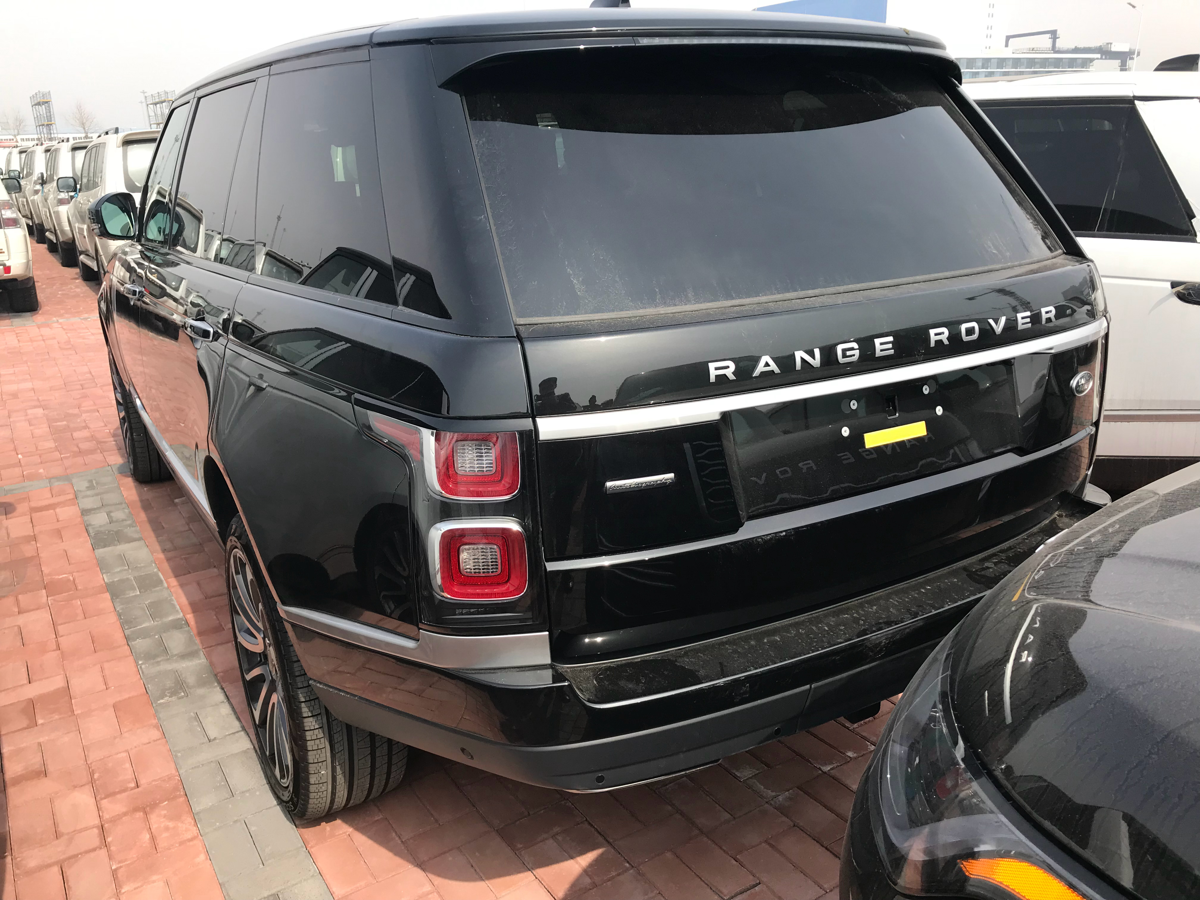 全新路虎揽胜行政版,外观大气沉稳