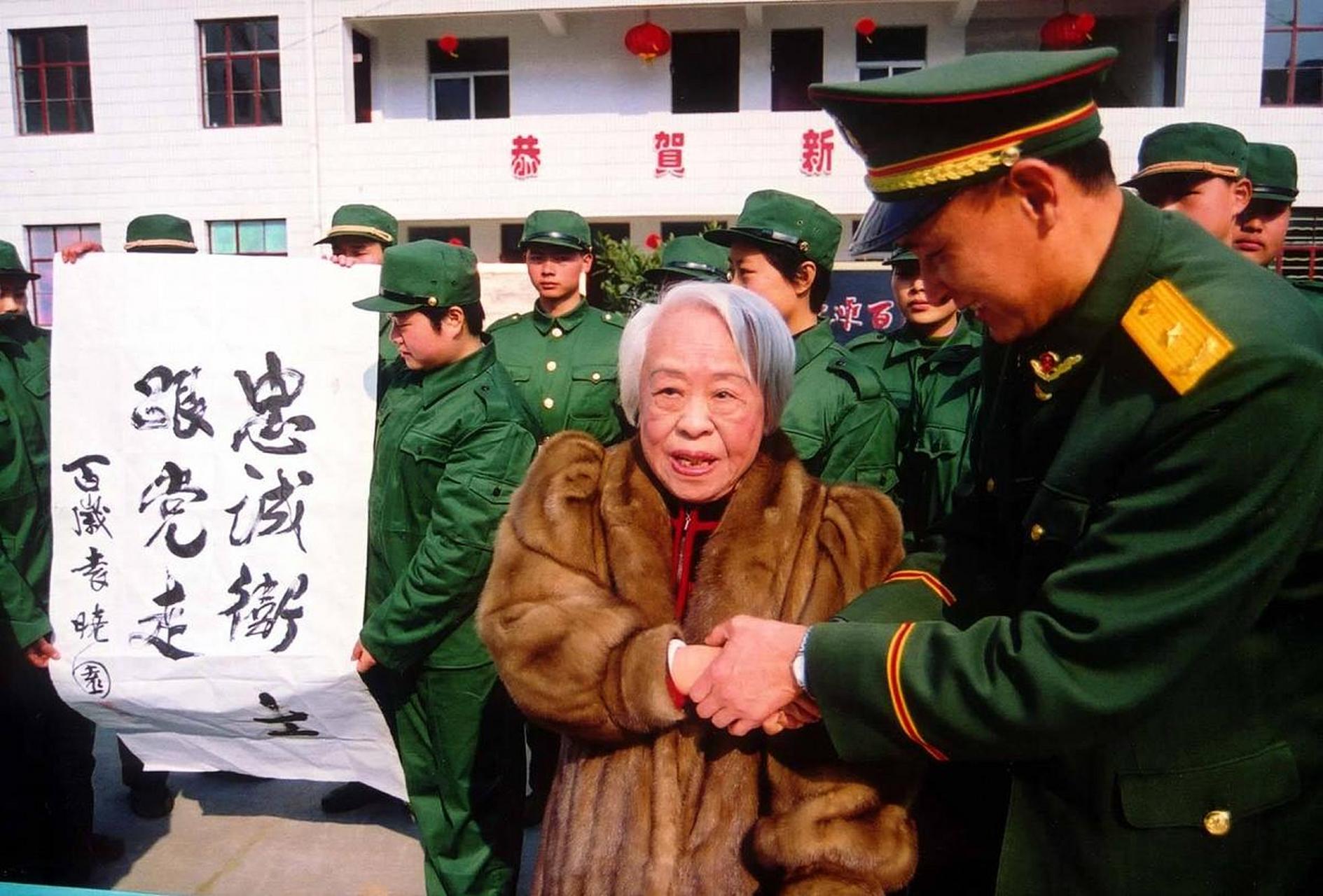 中国之最# 袁晓园先生出身翰苑之家,一生颇多传奇.