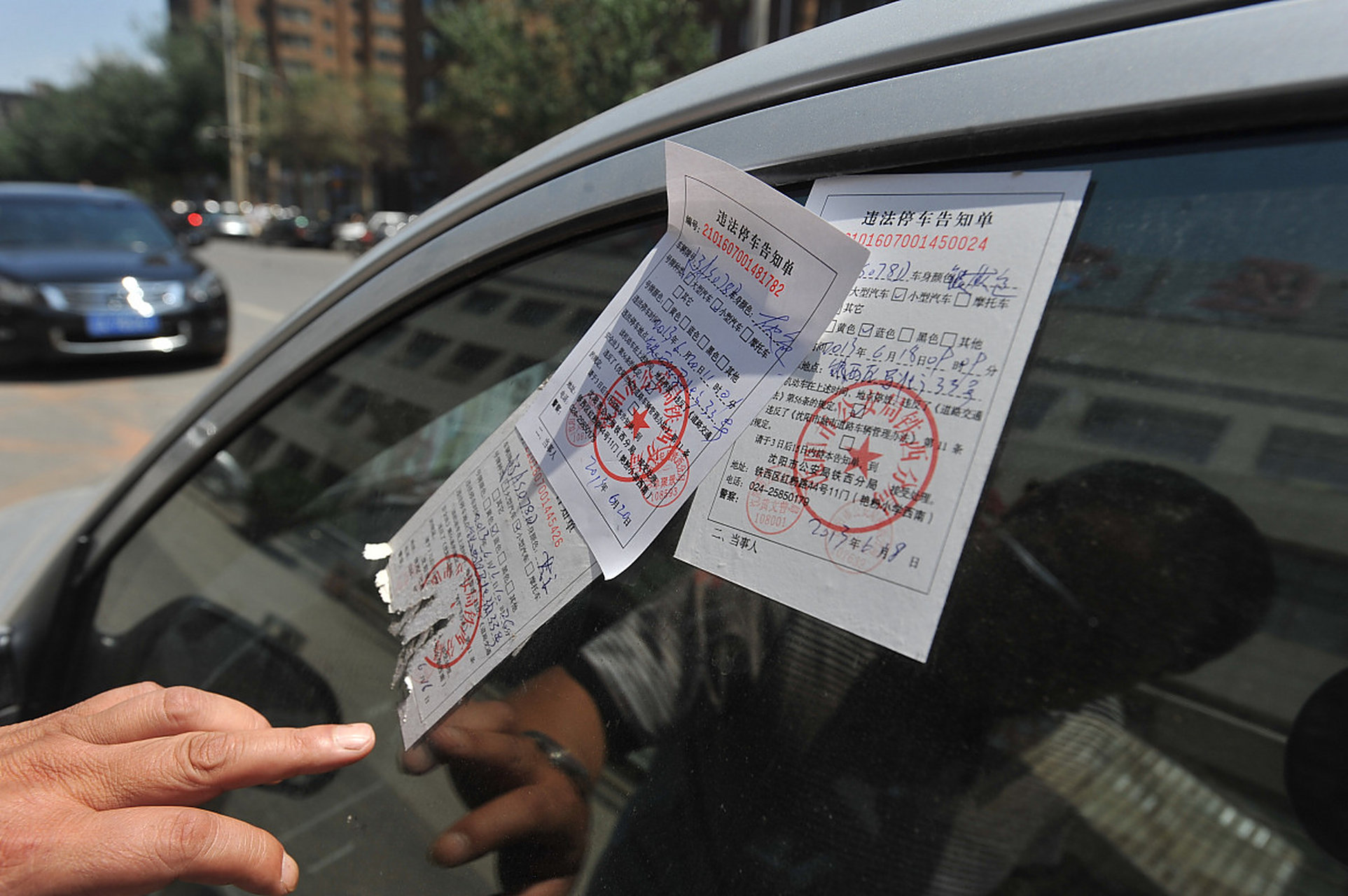 [原文:第一张高速140首违警告.