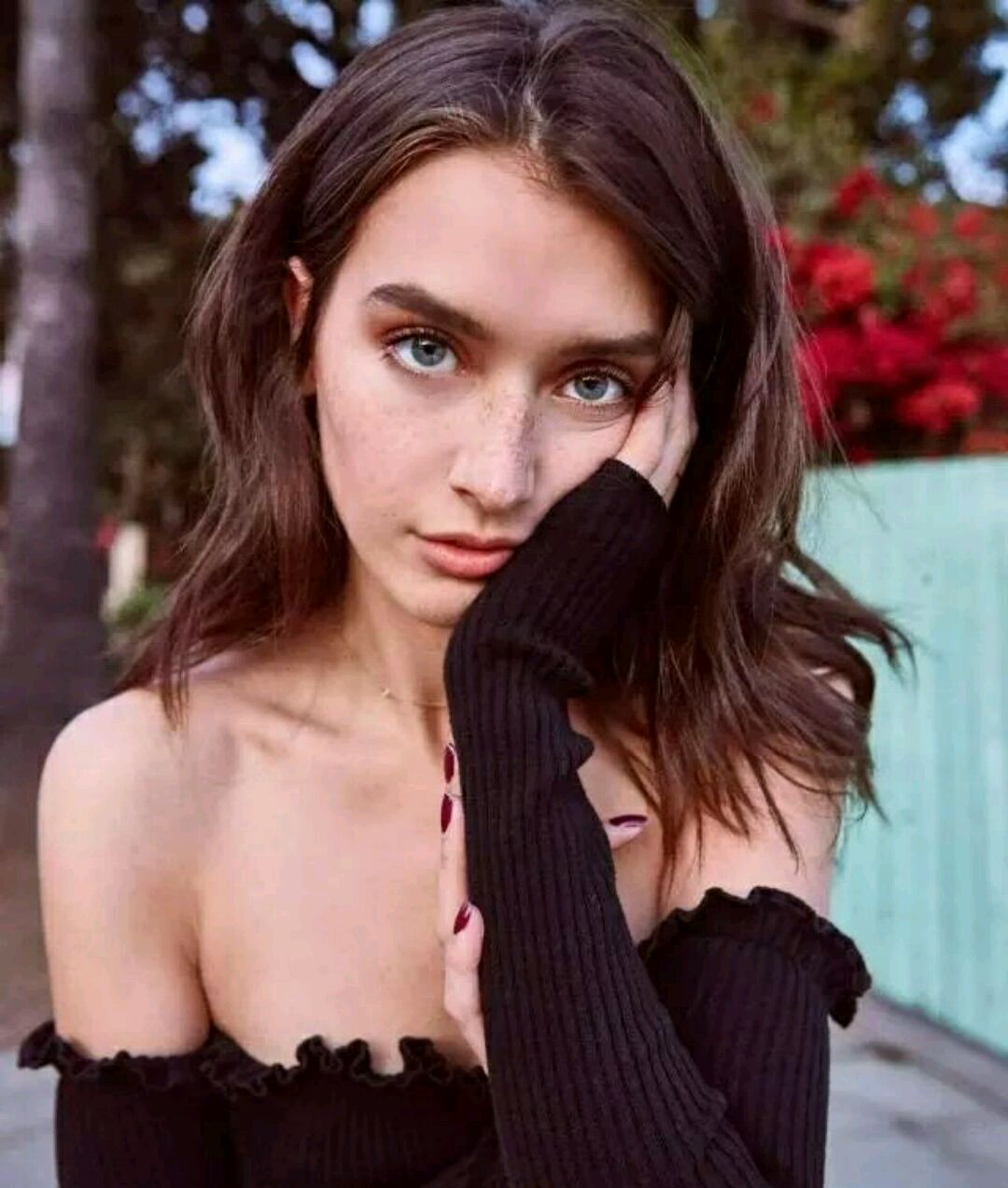 油管博主jessicaclements神仙颜值,3d身材,连雀斑都成了点缀