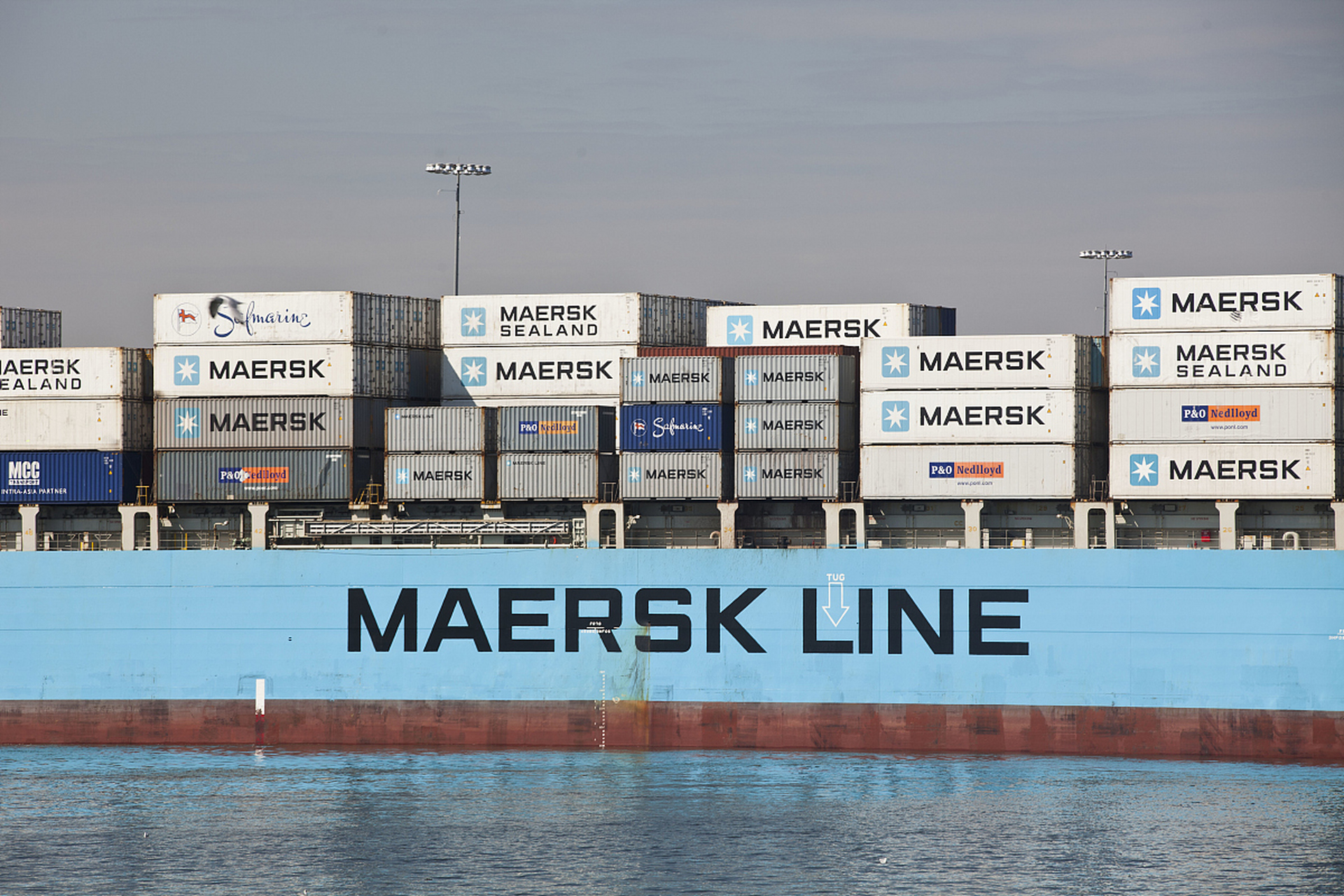 上周五,全球最大集装箱船东,全球贸易"风向标"马士基