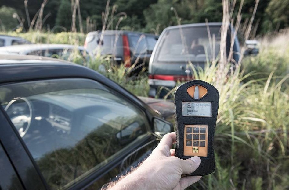 实拍日本福岛核辐射后形成的无人区,豪车丢弃路边