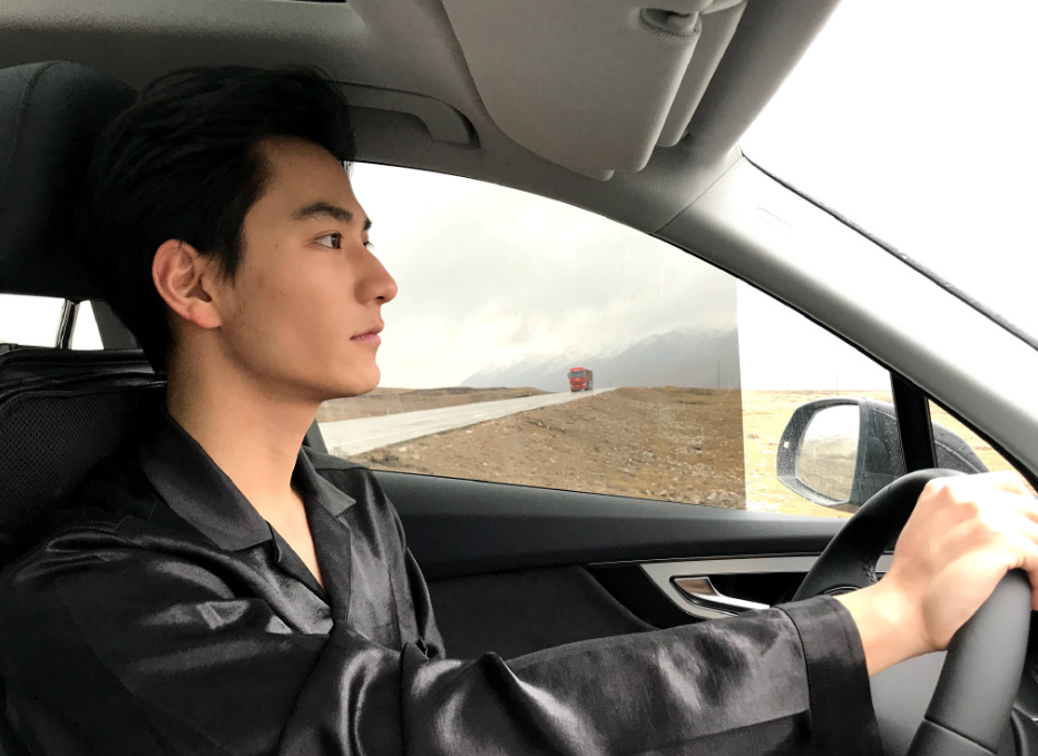 众所周知,星野的男朋友也一一名帅哥.果然帅哥都是喜欢帅哥的!