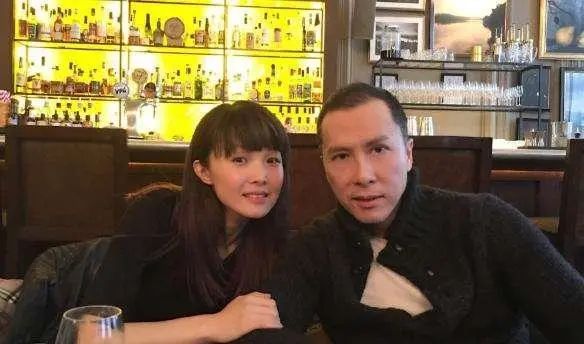 甄子丹亲妹妹甄子菁,40多岁颜值和功夫依然扛打