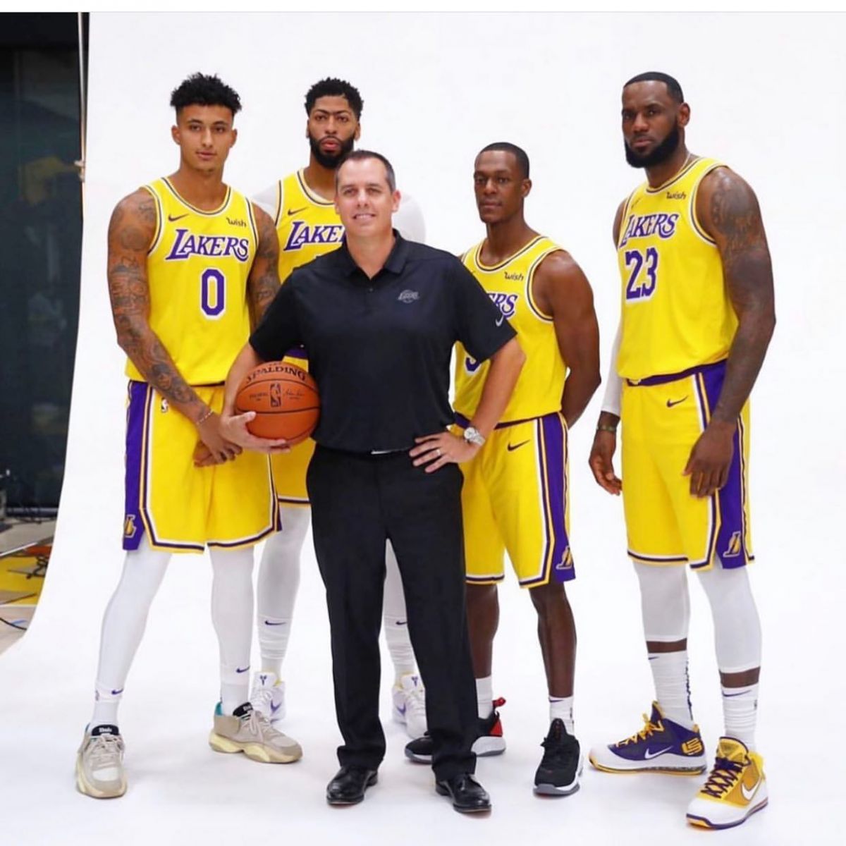 偷拍詹姆斯!库兹马社媒晒照:假如我是狗仔队的一员