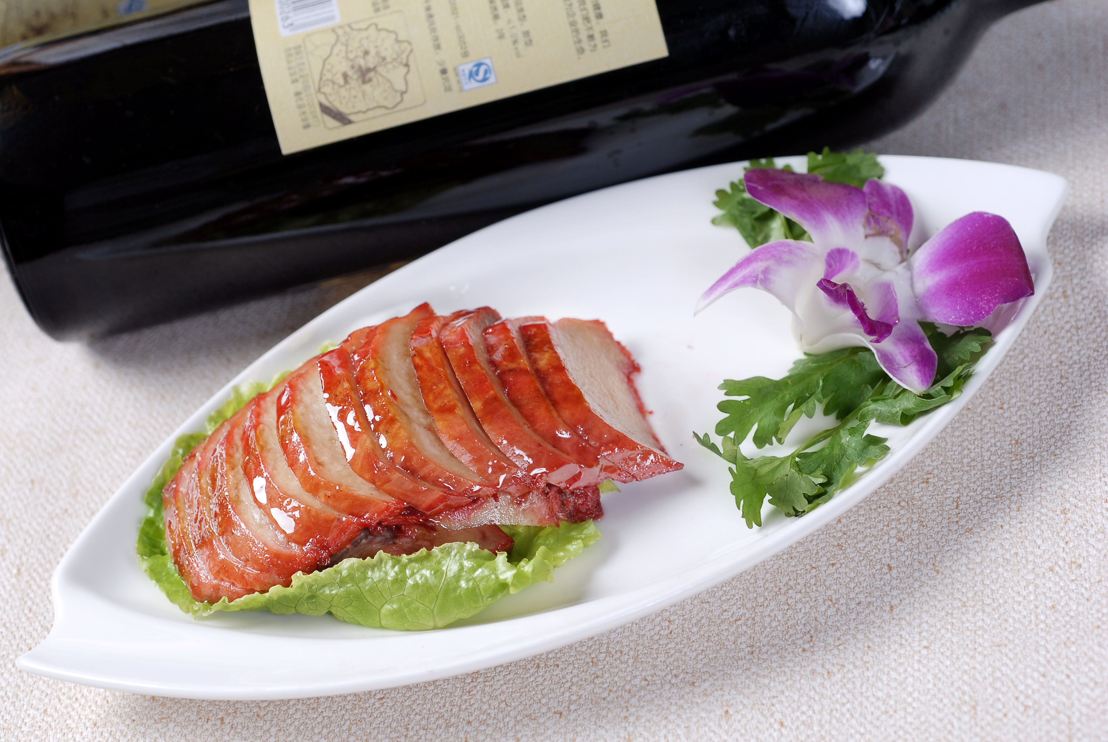 冷--港式叉烧:一片片的肉片摆放在盘中,外观十分的精致,味道也十分