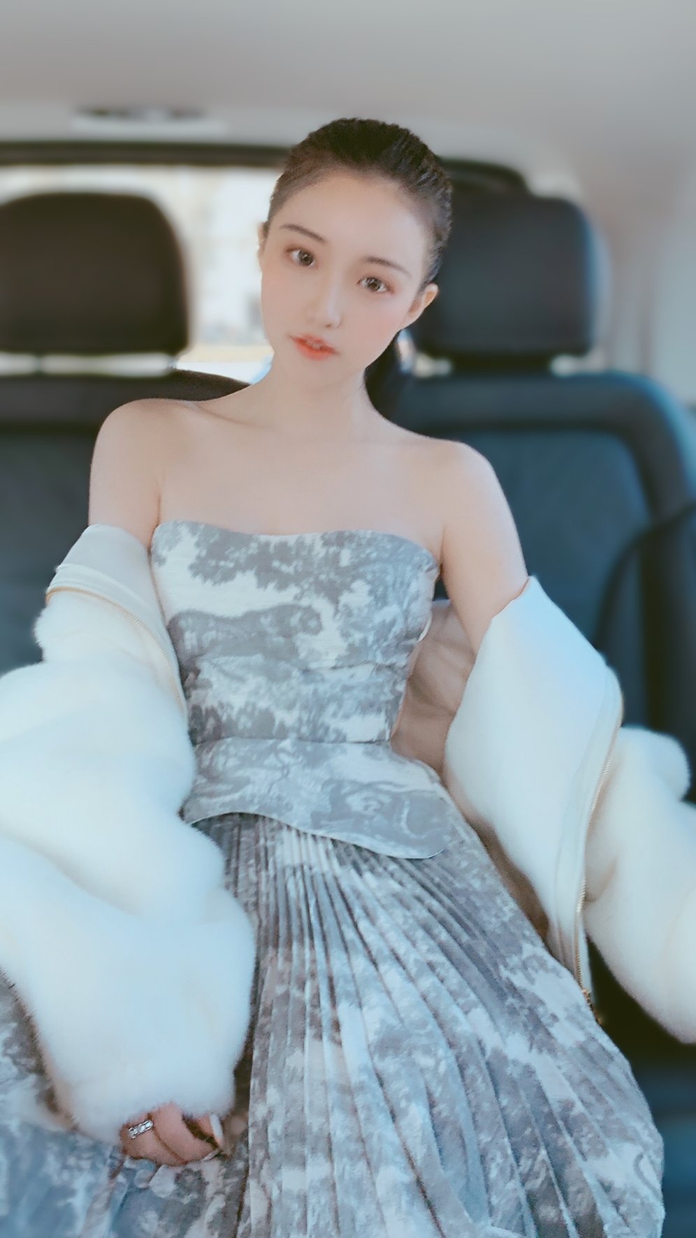 的身份也让大家非常的好奇,原来这个大家所说的新娘小舞全名为葛小允