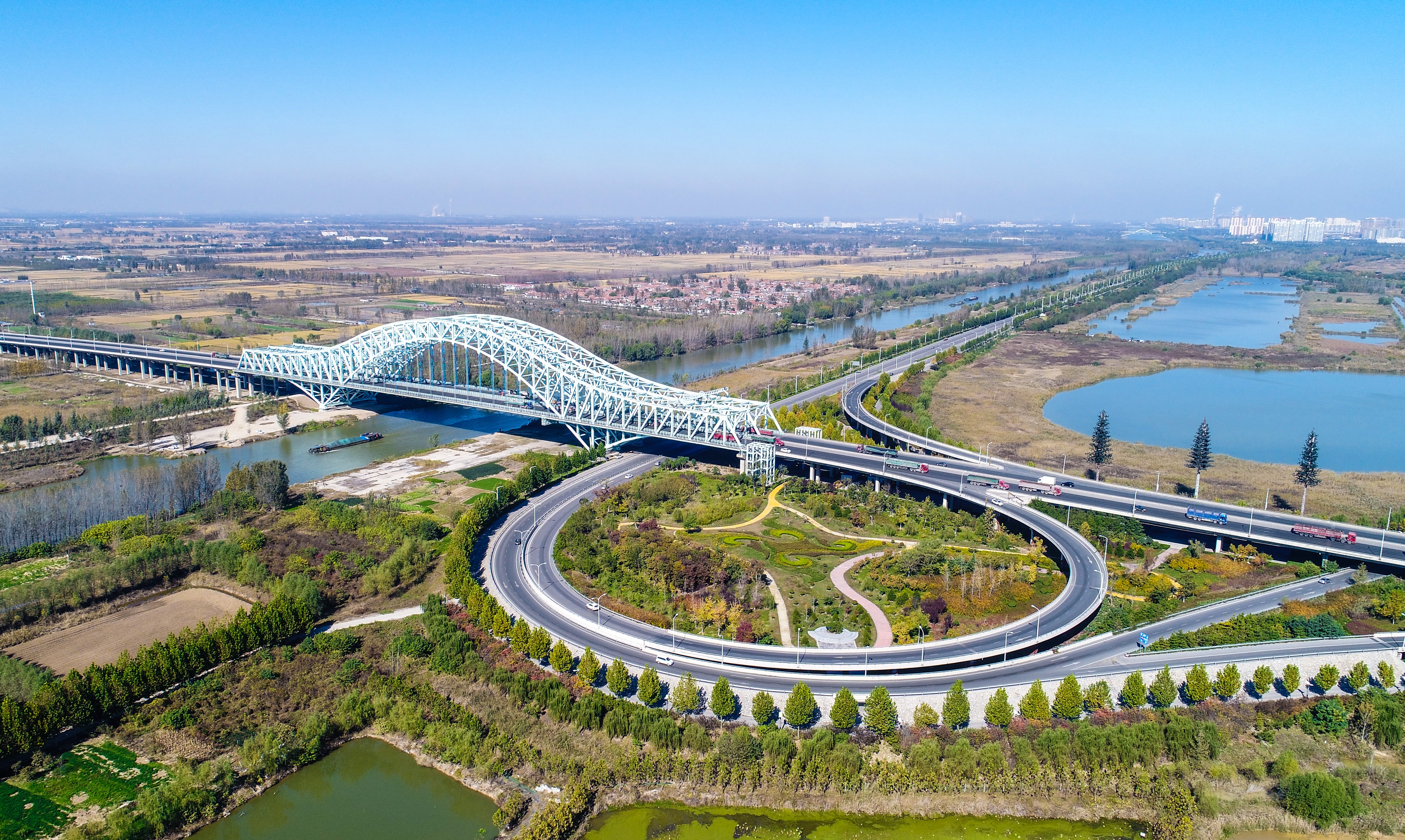 主城区"大二环"全线通车,拉开城市发展框架