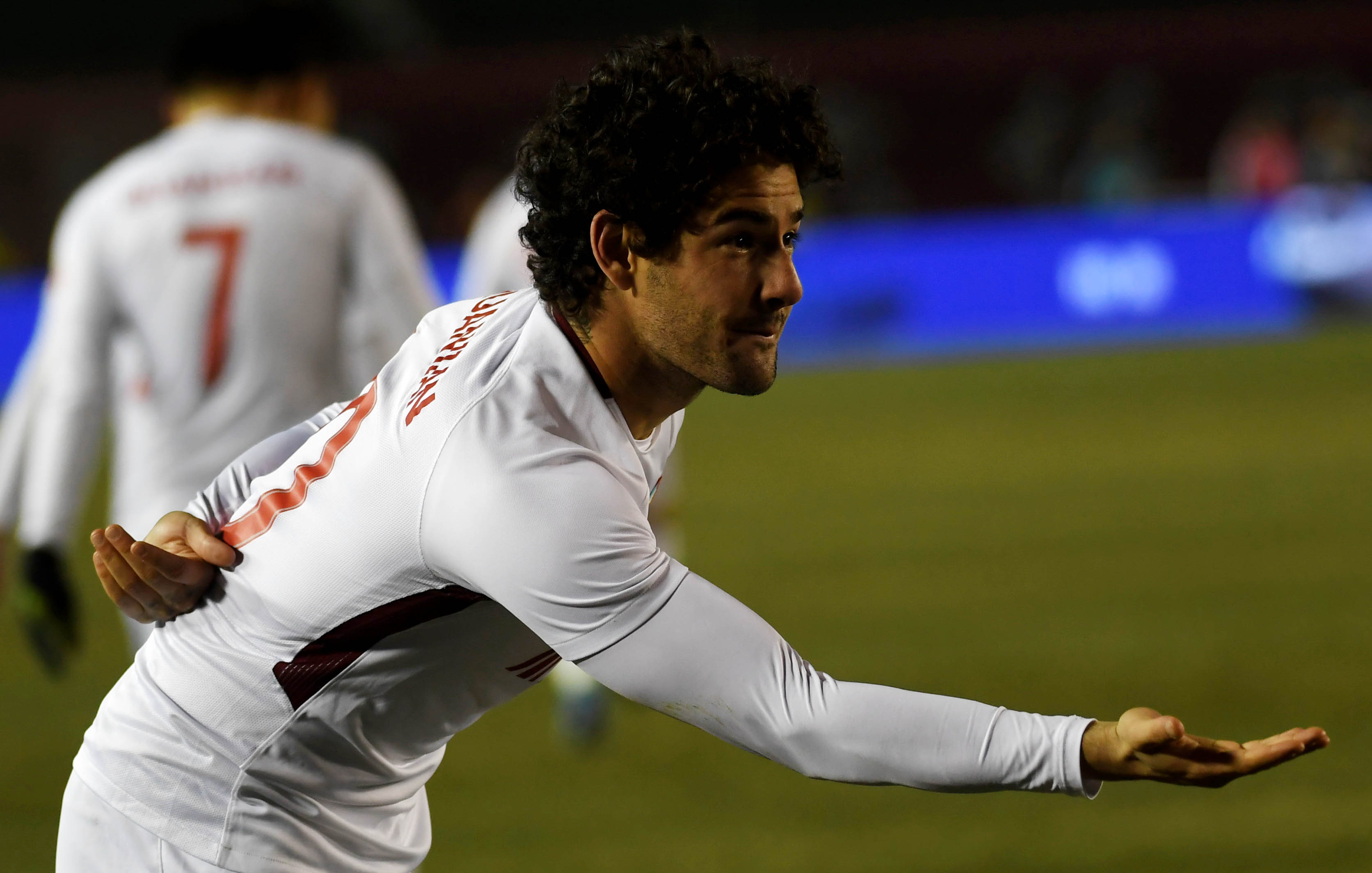 遭欠薪可自由转会也不走!中超好外援帕托压哨亮相天体