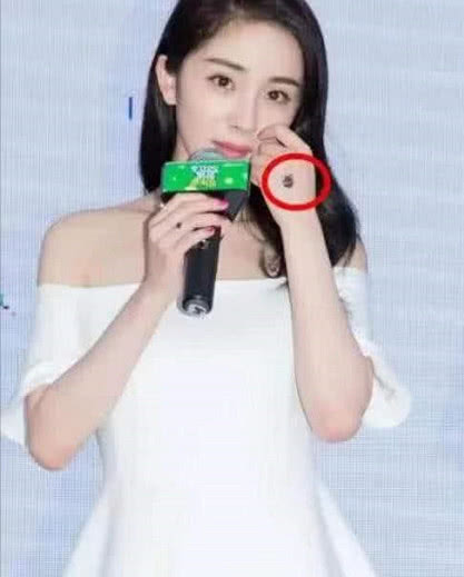 杨幂离婚后放飞自我,首次在手上纹纹身,看清图案后网友不淡定了