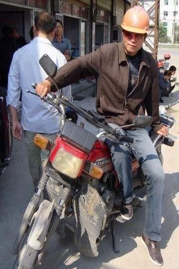 为何摩的司机不用更省油的100摩托车,却用更费油的125?