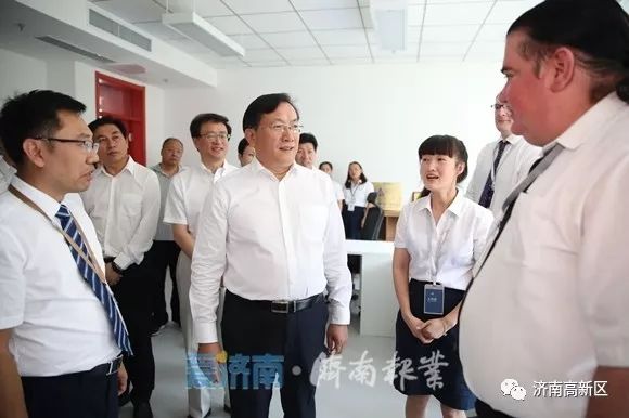 王忠林到济南托马斯学校调研时强调 对标一流先进营造高水平办学环境