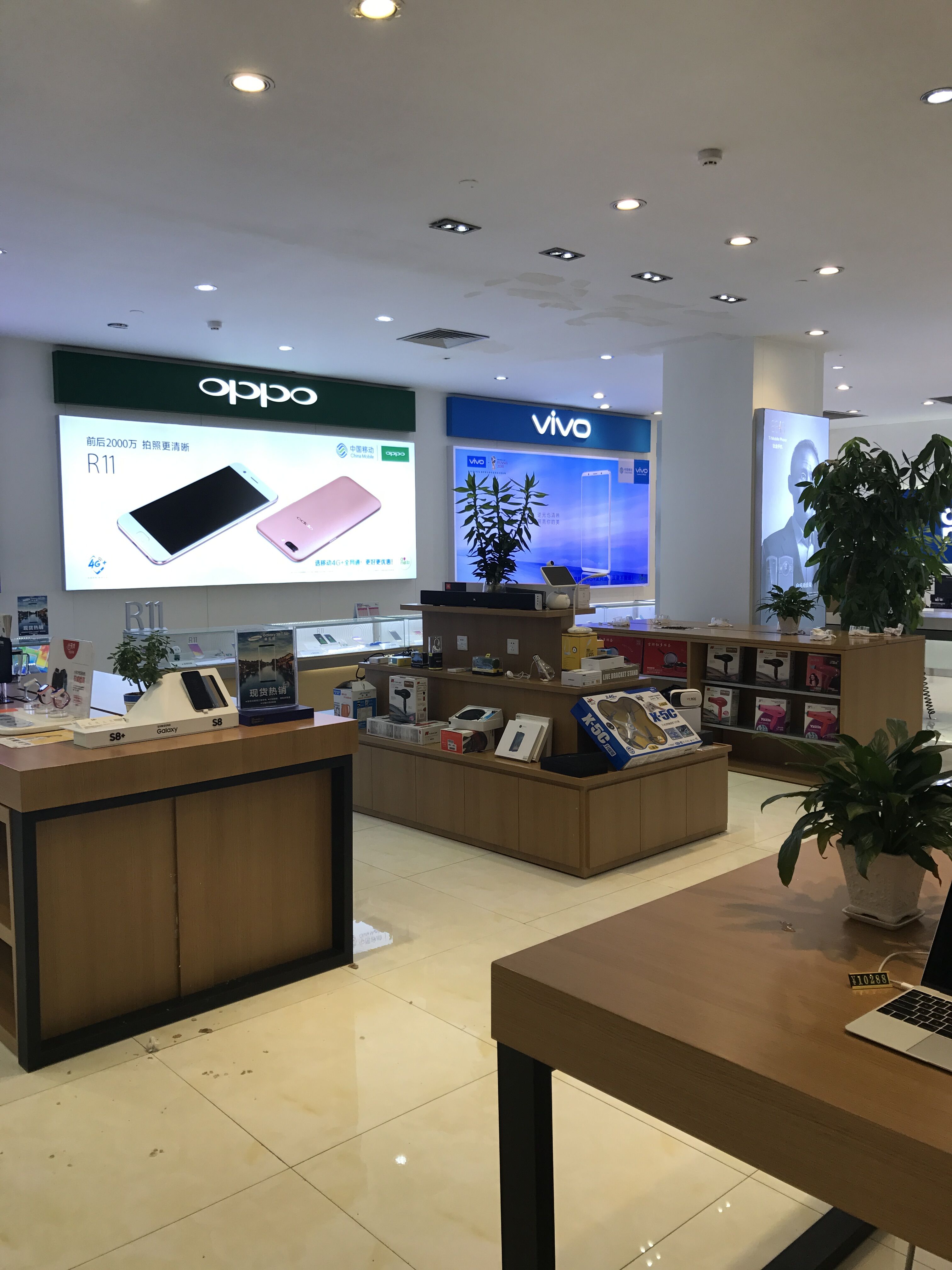 手机店要怎么样装修才比较吸引人呢?