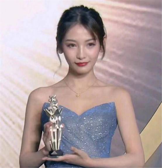 看了赵小臭的泳衣照,再看看苏恩的,网友:还是叶知秋的最好看