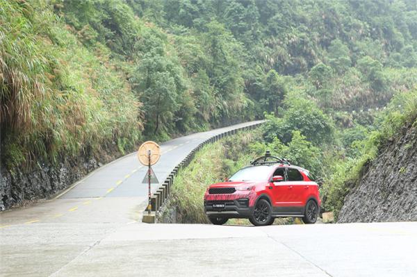 《機智過人》第四期:無人車極端天氣首次挑戰天險