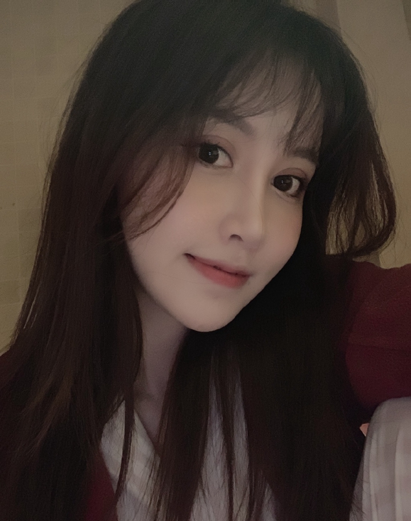 卢本伟女友uu疯了,一件衣服卖十万?网友:忘记人家本职了吗!