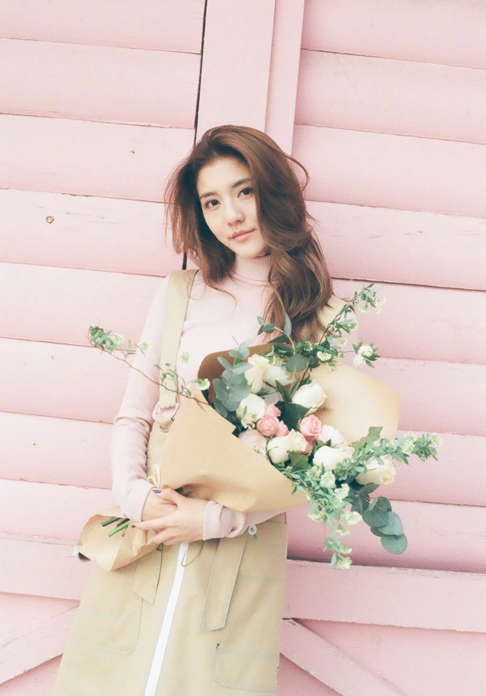 吴千语爱运动爱生活爱时尚,五官精致,神似欧美混血儿