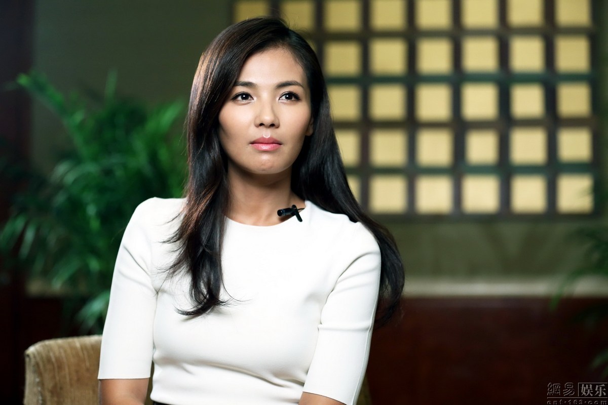 刘涛晒北京豪宅:花园里的白玉雕像好美,家里的衣橱间好整洁