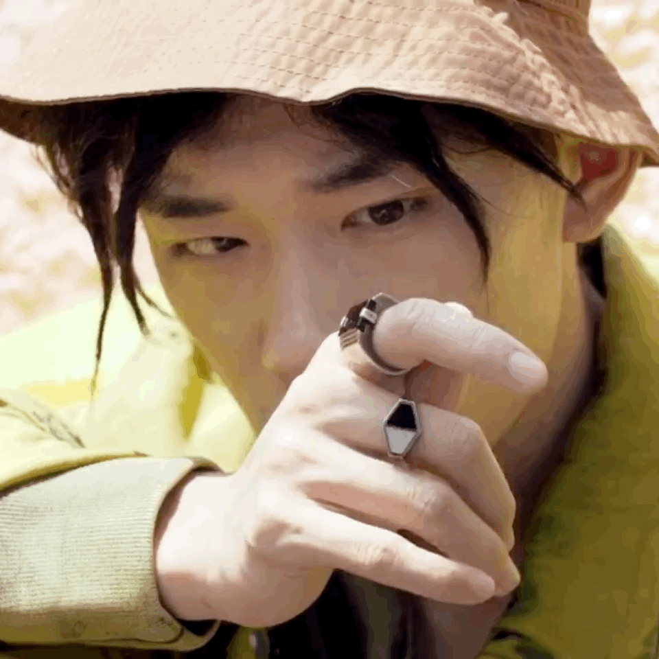 易烊千玺戴戒指合集 手控福利来啦