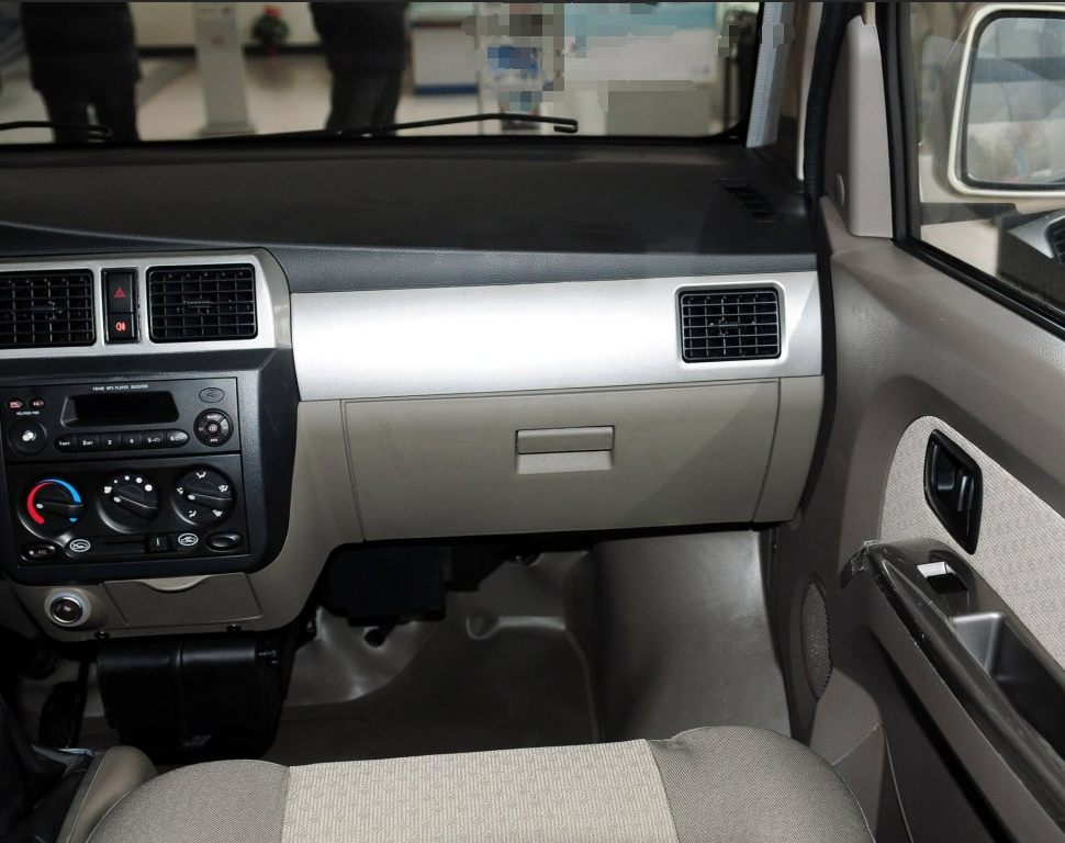 上汽通用五菱-五菱荣光,看起来上档次,外观很潮流!