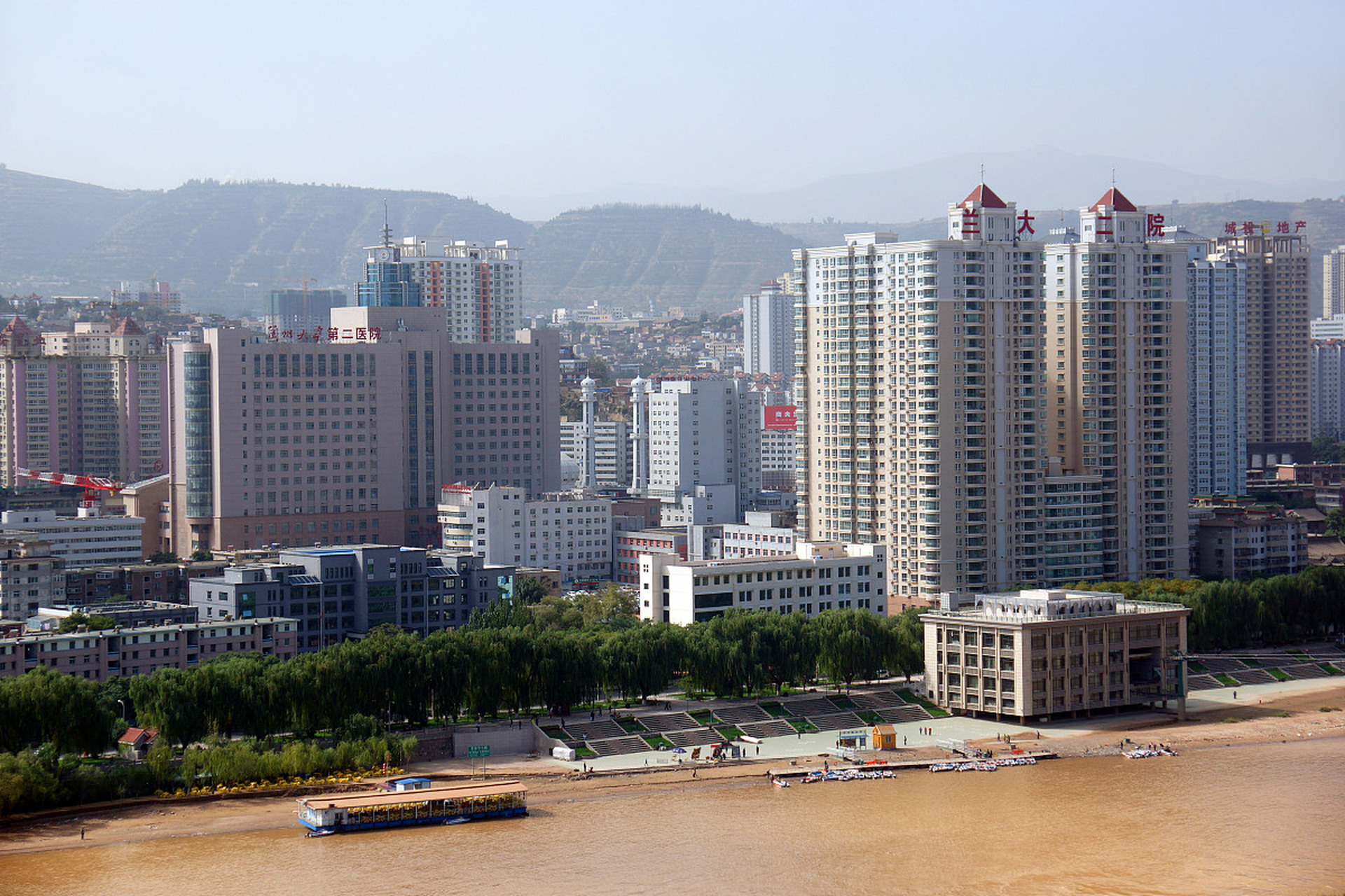 山西忻州保德县位于山西省西北部,拥有美丽的自然风光和丰富的人文