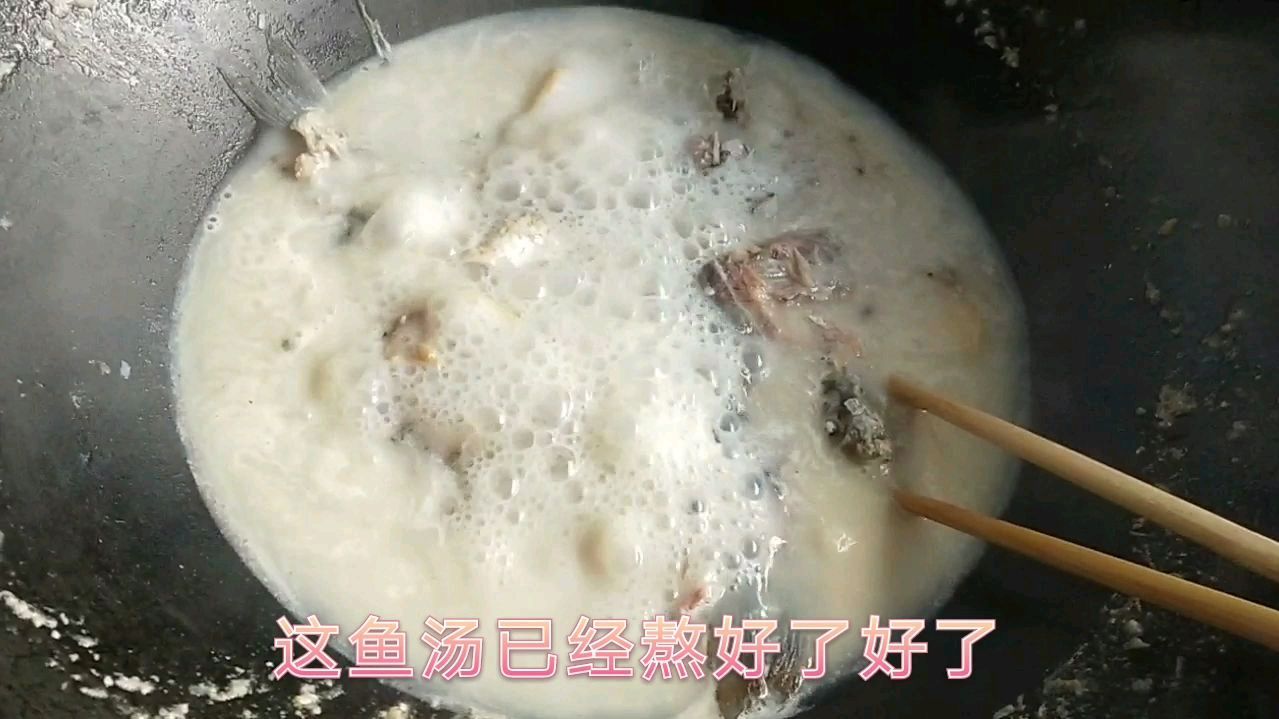 熬鲫鱼汤的关键步骤在这里,这样做熬出来的汤又白又鲜,美味十足