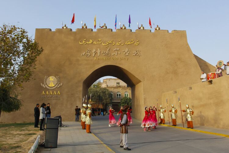 私藏在中国最西边的城市,亚洲的中心,被称为"丝路明珠"!
