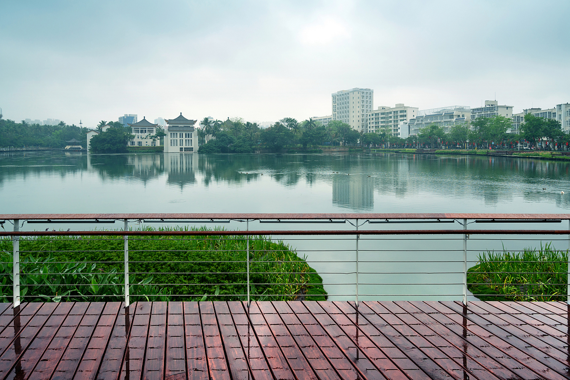 内江旅游十大必去景点包括:川东生态动物园,西林古渡,资中县杨柳滩