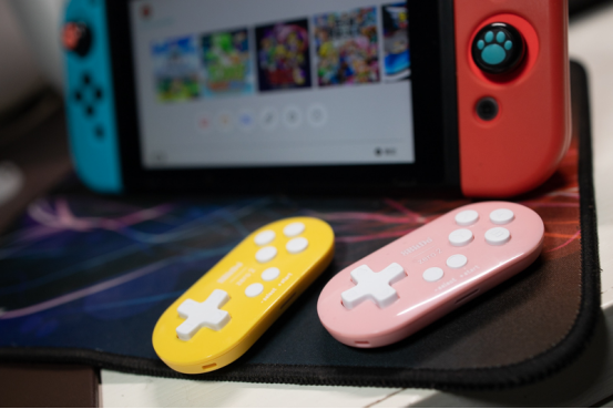 身材矮小,却大有乐趣!体验八位堂zero 2蓝牙手柄