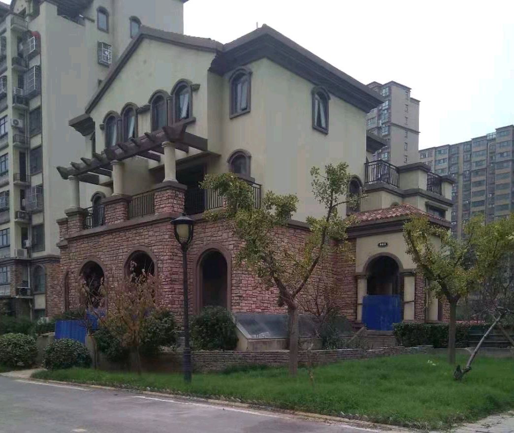 郏县汇景天下:豪华别墅夺人眼球,入住数年楼房消防却无验收