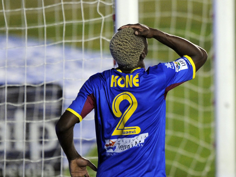 马约拉尔亮相莱万特,新赛季将身穿2号球衣