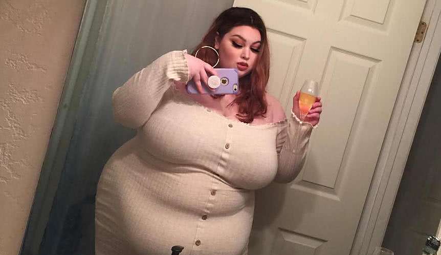 300多斤胖妞大吃大喝,想要胖到500斤,粉丝提供食物!