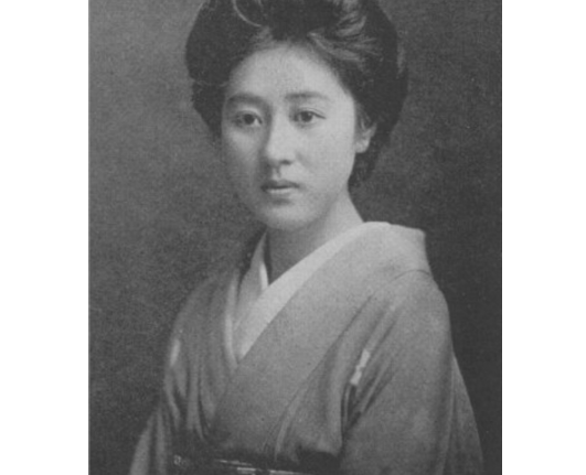 她是日本明治时代海军中将川村纯义的媳妇.她曾照顾过未来的昭和天皇.