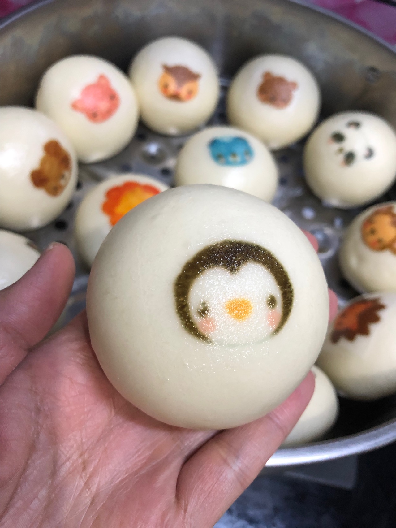 小动物奶黄包,面要白如雪,表面要光如脂,入口要绵如云