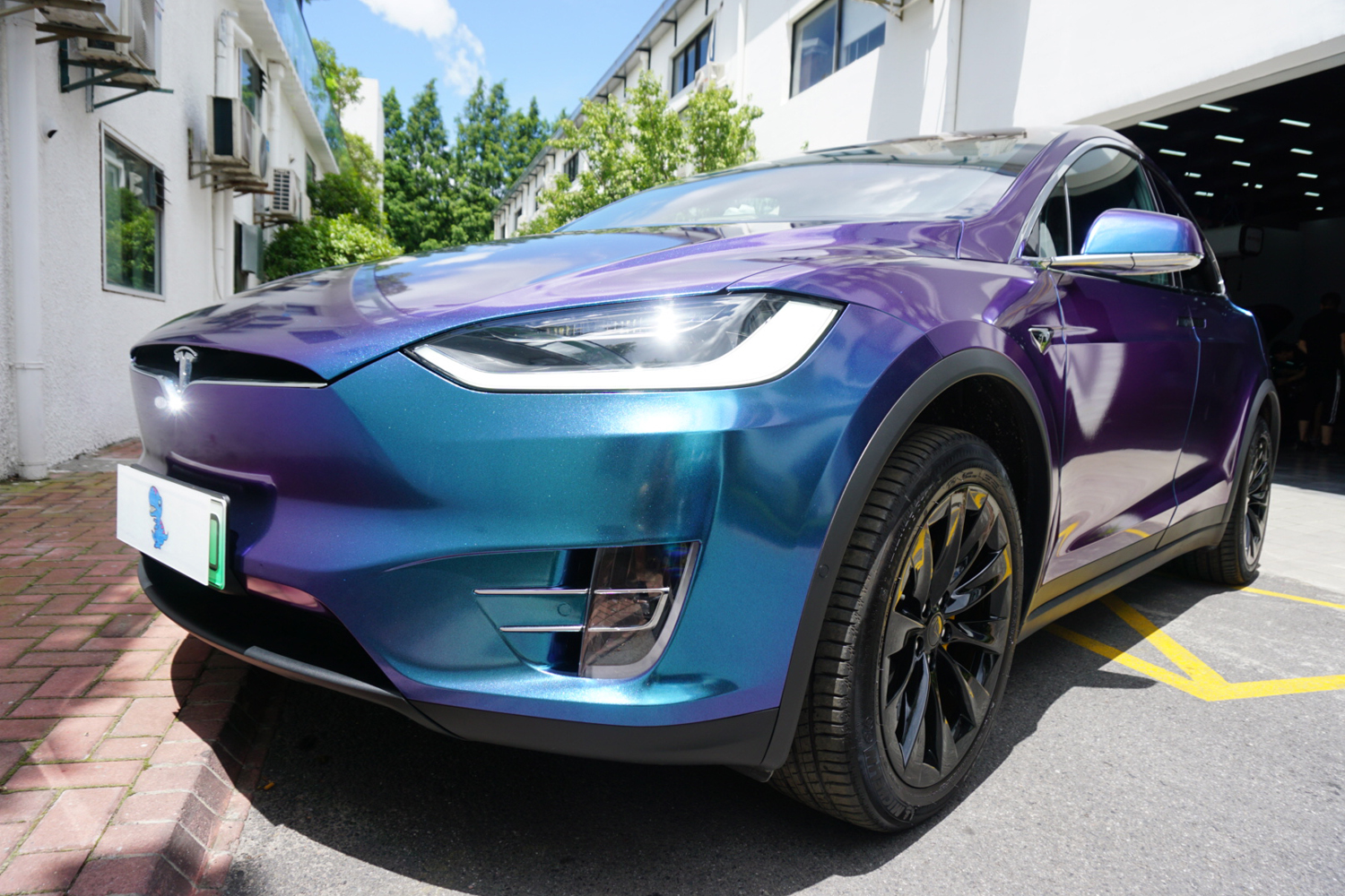 电力大怪兽特斯拉model x改色变色龙