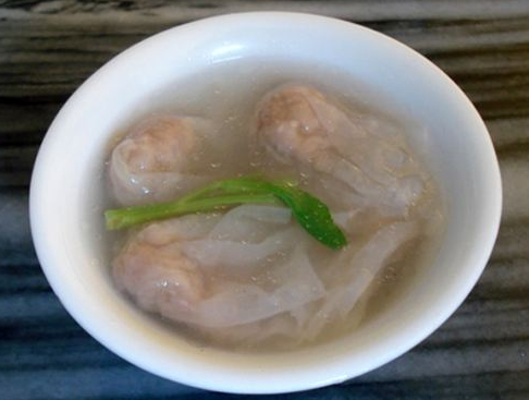 福建十大名小吃之扁肉燕:也是传统特色小吃,节日和婚宴上不可少