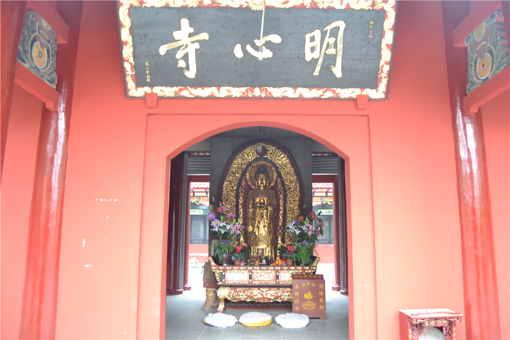 温江明心寺是温江最早的寺庙,这是寺庙的影壁右边的山石.