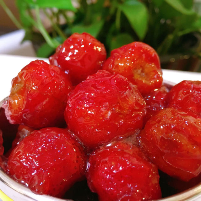 炒红果,晶莹剔透,酸酸甜甜的开胃甜品