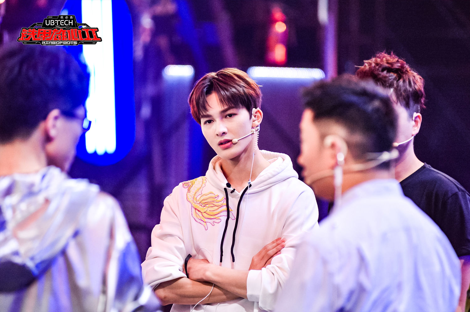 「消息」朱正廷《铁甲雄心》硬核三连拍引热议,网友惊呼朱正廷扎手吗