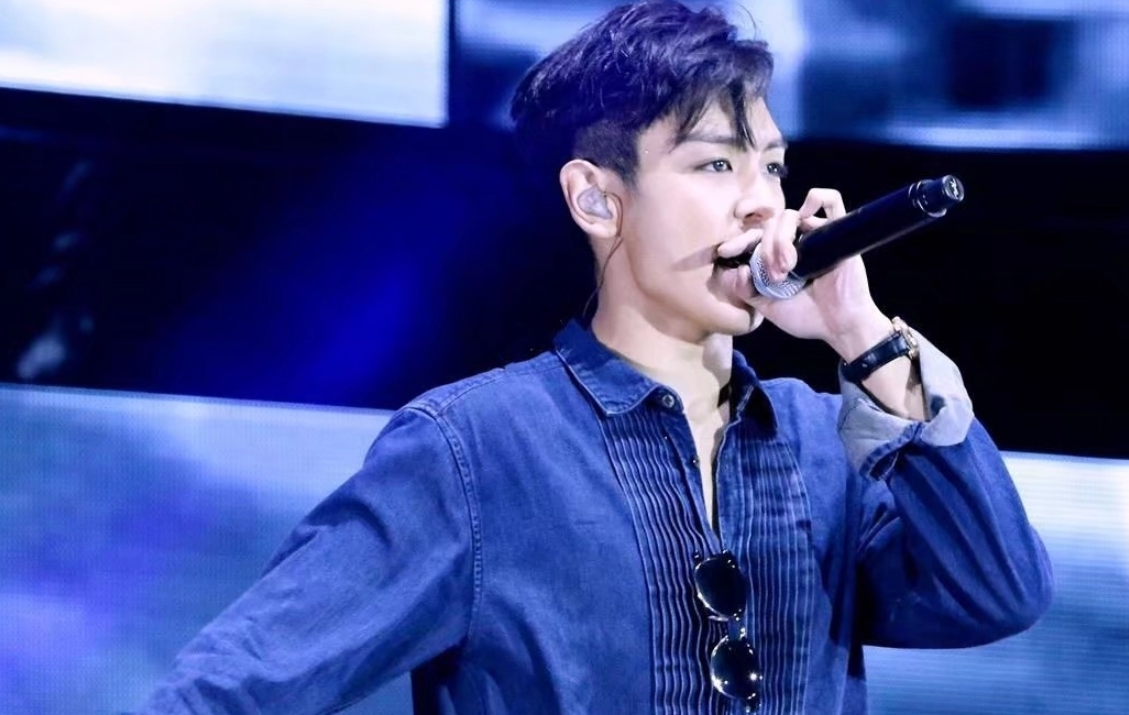 p长得可真好看,不管什么样的发色在他的身上都非常完美,强烈安利一波