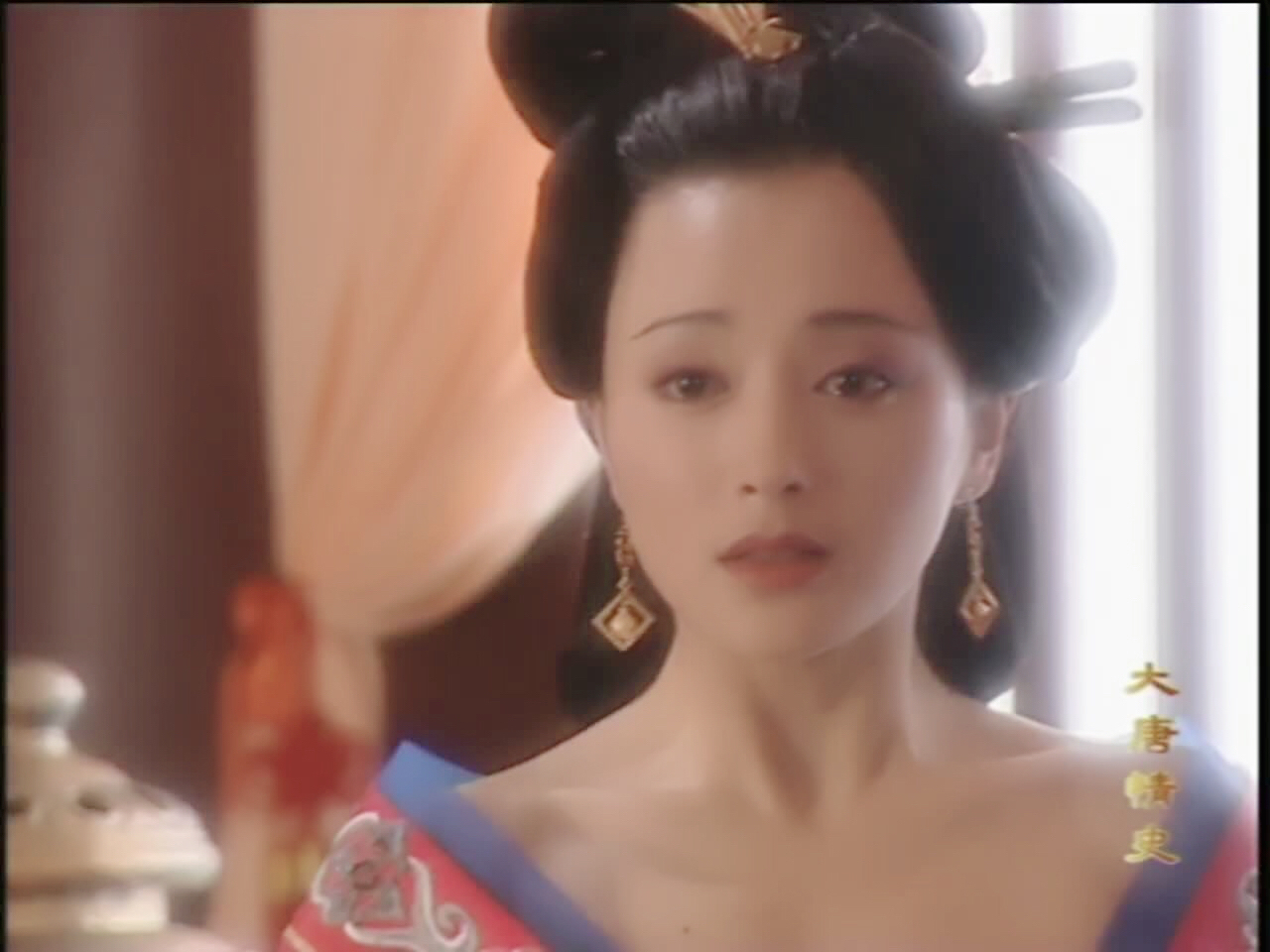 怎么评价秦岚20岁刚出道演的"武则天"造型?