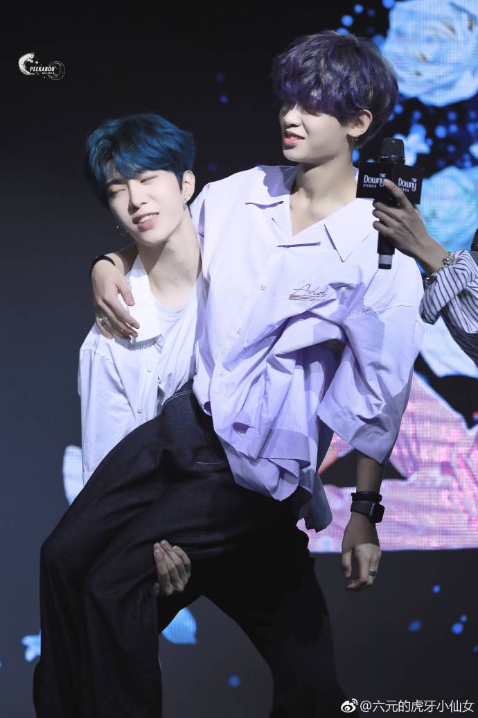 范丞丞公主抱黄明昊,网友:工作时间你们干嘛呢