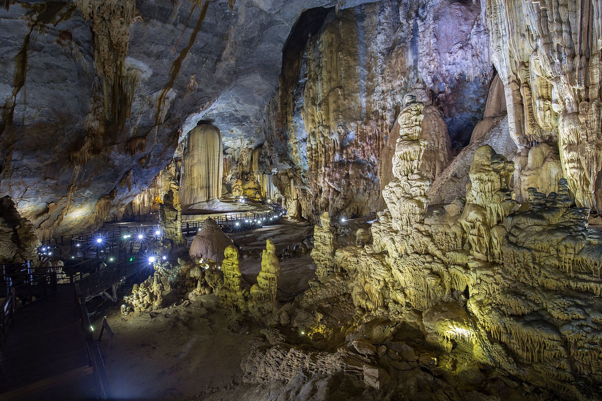 紫微洞,一个充满传说和奇迹的地下宫殿,正在等待着勇敢的你来探索.