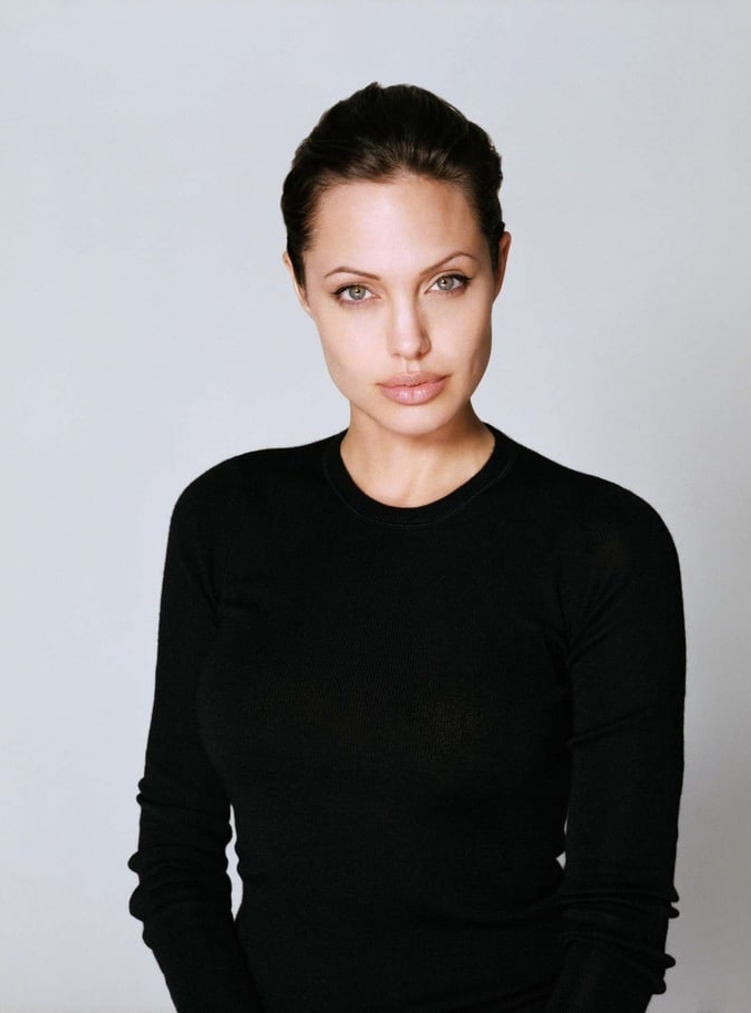 《古墓丽影》劳拉最佳真人——安吉丽娜·朱莉,美丽与野性并存