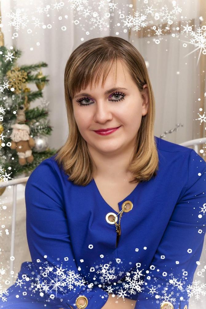 俄妈妈晒6岁儿子开车超速视频 称为他骄傲 还要教他射击